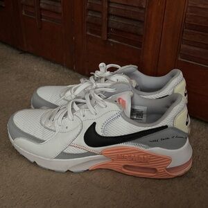 Nike Women's White and Black Air Max Sneakers